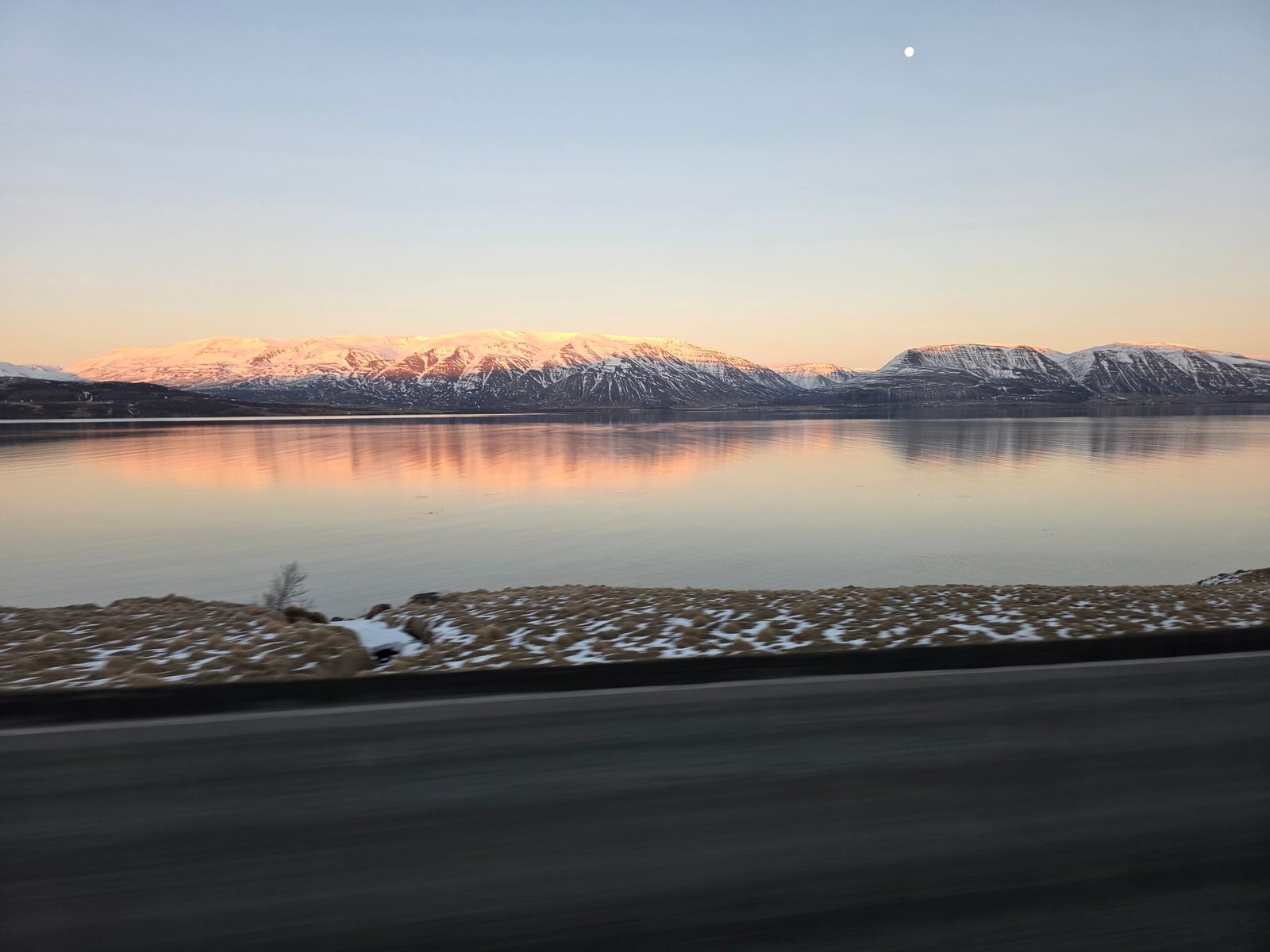 Í Eyjafirði á leið til Akureyrar frá Dalvík.